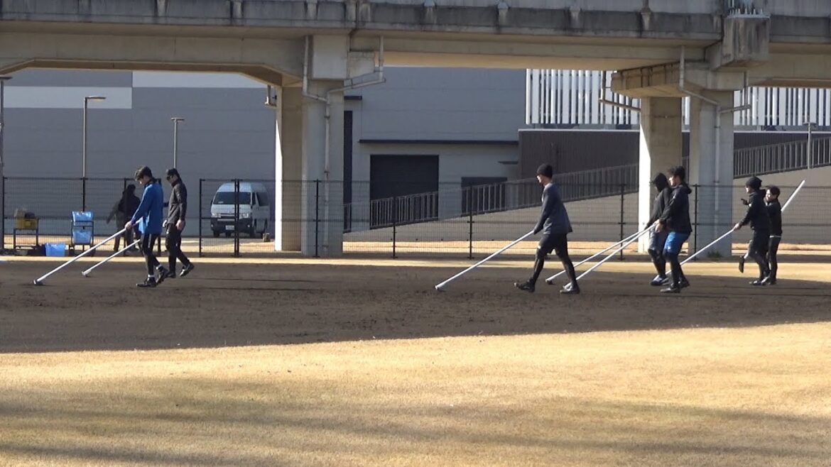 ベテランも若手も笑顔でトンボがけ！大山をはじめみんなで感謝のグラウンド整備！プロに入っても野球小僧は変わらない！！【阪神新人合同自主トレ2日目】2026.1.8