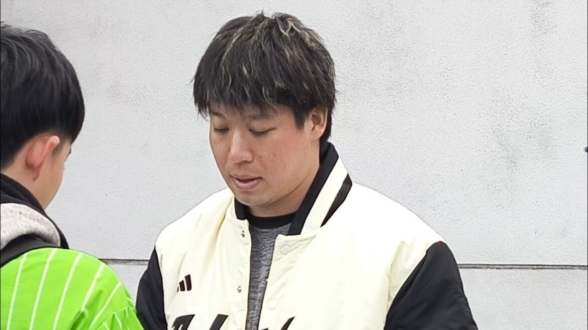 サインをする山田哲人選手！東京ヤクルトスワローズ合同自主トレーニング2026！ 1/12松山中央公園