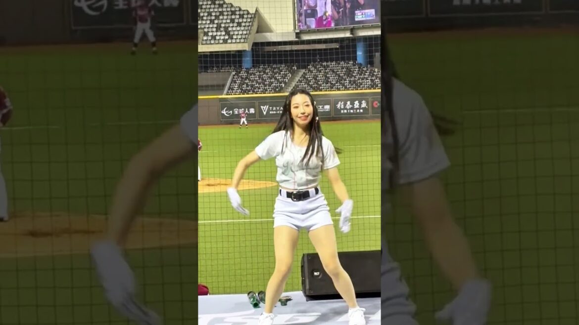 2025/09/26 尼莫 王柏融應援 ( 台鋼雄鷹 統一獅 ) #baseball #cheerleader #啦啦隊 #치어리더 #台湾チア #台湾野球