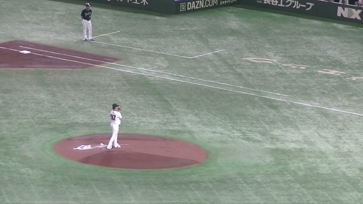 増田珠をショートゴロに打ち取る井上温大（2024年9月14日 読売ジャイアンツ 対 ヤクルトスワローズ）