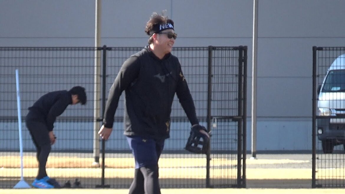 【千本ノック】大山悠輔&小野寺暖選手のエンドレスに終わらないノック!2026年もゴールデングラブ賞を目指し基礎の守備をこつこつ練習する!最後はへとへとに!!【阪神自主トレ】2026.1.14 【千本ノック】大山悠輔&小野寺暖選手のエンドレスに終わらないノック!2026年もゴールデングラブ賞を目指し基礎の守備をこつこつ練習する!最後はへとへとに!!【阪神自主トレ】2026.1.14