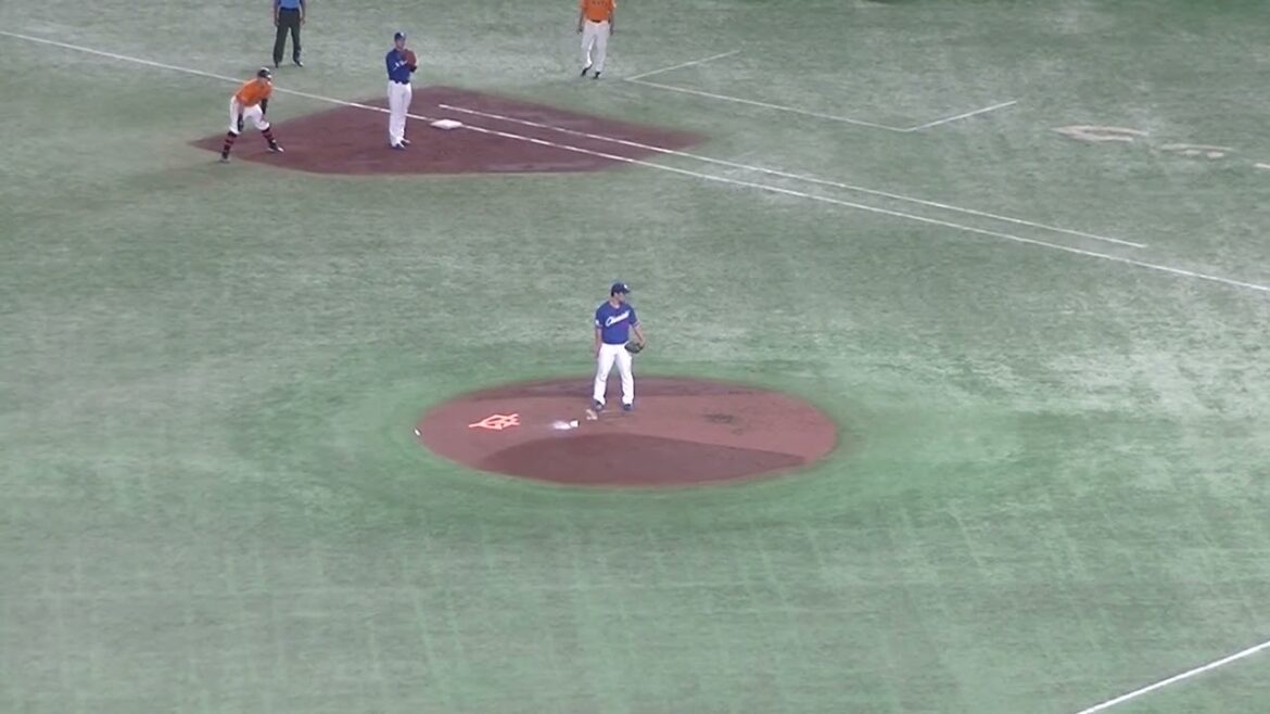 大城卓三をピッチャーゴロに打ち取る福谷浩司（2024年8月23日 読売ジャイアンツ 対 中日ドラゴンズ）