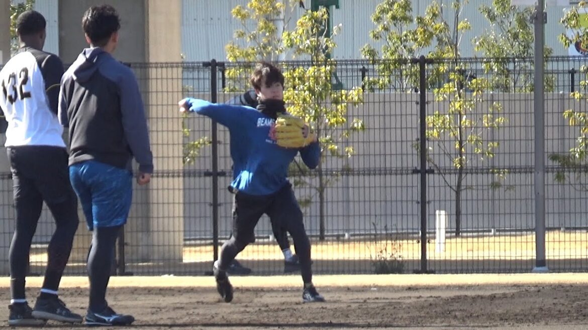 【投手連携・捕手連携ノック】下村投手・榮枝捕手らが寒空の中連携ノックを行う!キャンプ前にしっかりとした守備力向上に励む選手たち!フィールディングが見事です!!【阪神自主トレ】2026.1.22 【投手連携・捕手連携ノック】下村投手・榮枝捕手らが寒空の中連携ノックを行う!キャンプ前にしっかりとした守備力向上に励む選手たち!フィールディングが見事です!!【阪神自主トレ】2026.1.22