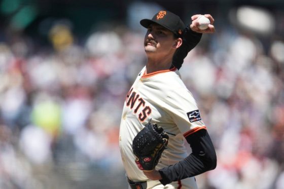 球界に”史上最大”の衝撃 213センチ新助っ人の「規格外」サイズ…日本人選手が「子どもに見える」 | Full-Count オリックス、"超大型"213センチ右腕を獲得 MLB最長身…「バファローズに感謝」 | Full-Count