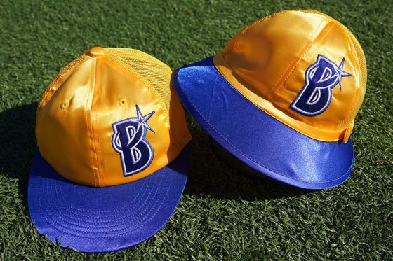 DeNAが”通学帽”を作成 ド派手なカラーでインパクト抜群…横須賀市の新1年制の親子へ | Full-Count DeNAが"通学帽"を作成 ド派手なカラーでインパクト抜群…横須賀市の新1年制の親子へ | Full-Count