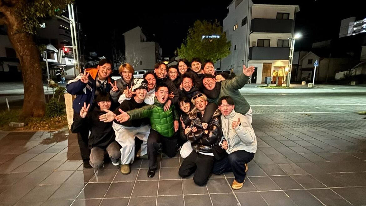 ヤクルト鈴木叶、39期メンバーと今年最後の宴会 | 話題の投稿 | スポーツブル (スポブル)