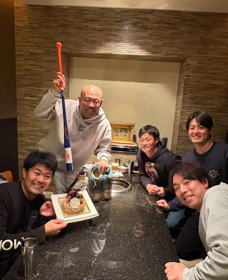 小田幸平、愛弟子たちとの“DK会”に感激!木下拓哉らからノックバットの贈り物「今年皆んな優勝目指して頑張れ!」 | 話題の投稿 | スポーツブル (スポブル) 小田幸平、愛弟子たちとの“DK会”に感激!木下拓哉らからノックバットの贈り物「今年皆んな優勝目指して頑張れ!」 | 話題の投稿 | スポーツブル (スポブル)