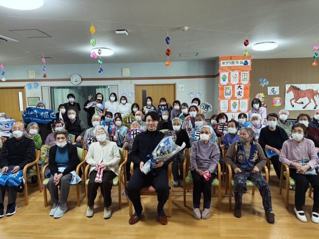 「優しさが伝わる一枚」山﨑福也、施設訪問ショットに感動の声「心が温かくなる」 | 話題の投稿 | スポーツブル (スポブル) 「優しさが伝わる一枚」山﨑福也、施設訪問ショットに感動の声「心が温かくなる」 | 話題の投稿 | スポーツブル (スポブル)