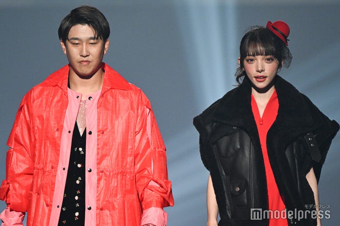 小園海斗選手、渡辺リサ（C）モデルプレス