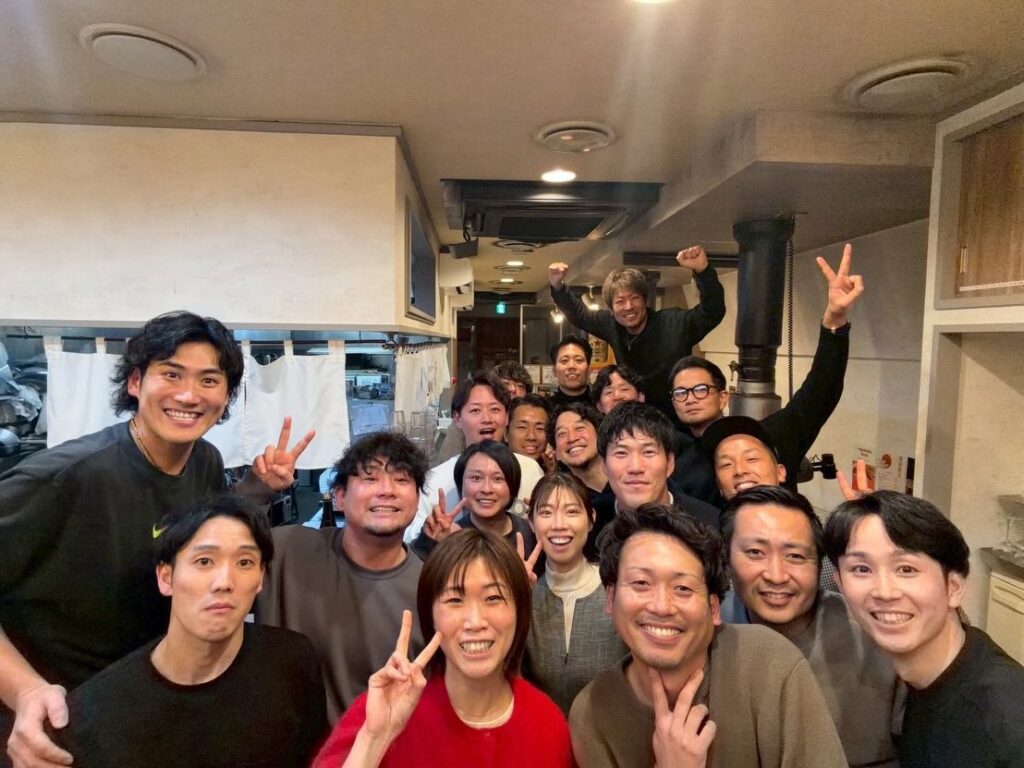 元広島・磯村嘉孝 苦楽を共にした仲間たちとのショットを公開 | 話題の投稿 | スポーツブル (スポブル)