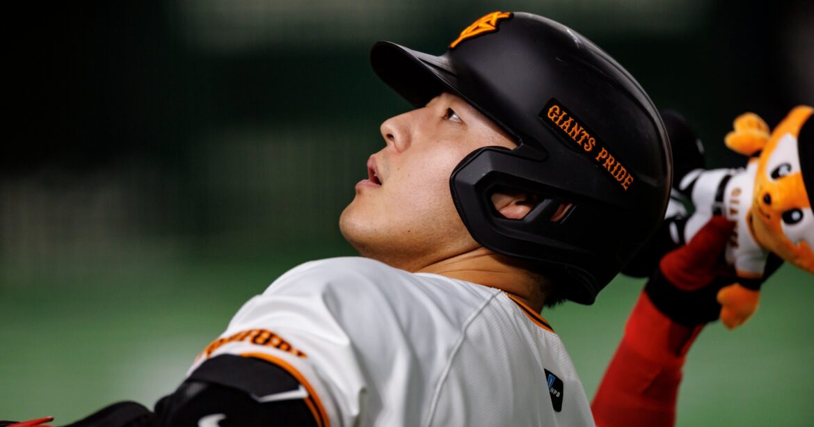 ブルージェイズと4年94億円契約…“日本の主砲”岡本和真の高校恩師が語る規格外「ふくらはぎなんて象みたい」「校舎のガラスが割れてもいいように…」 - MLB - Number Web