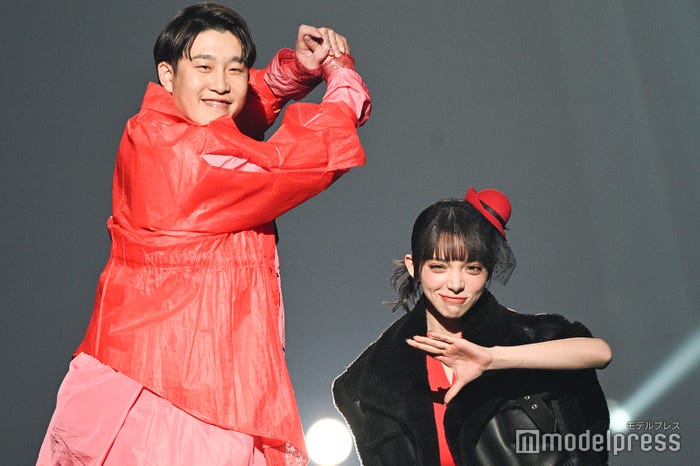 小園海斗選手、渡辺リサ（C）モデルプレス