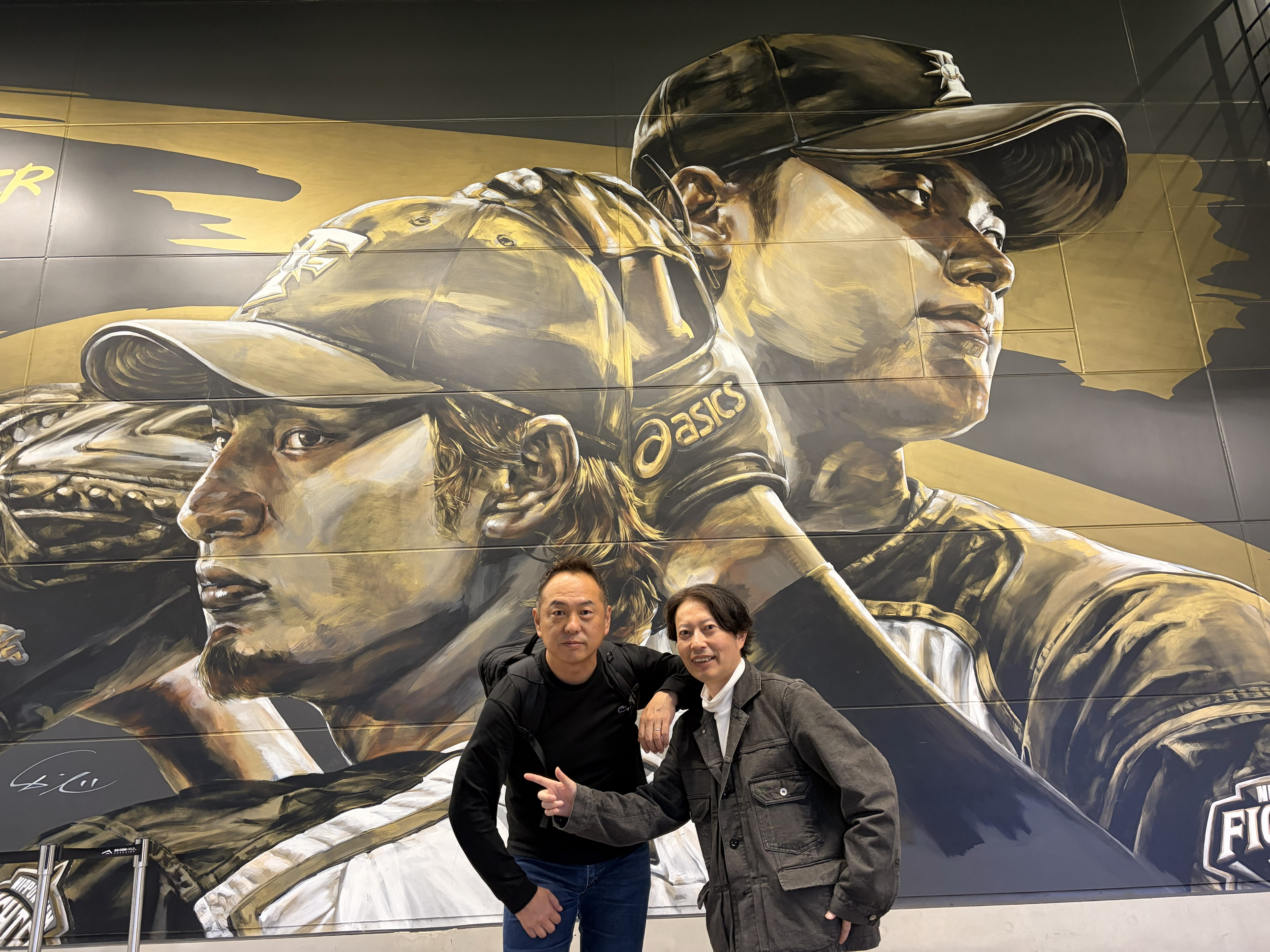 左から、J LIVE RADIOのパーソナリティ田中準也氏、長崎亘宏氏