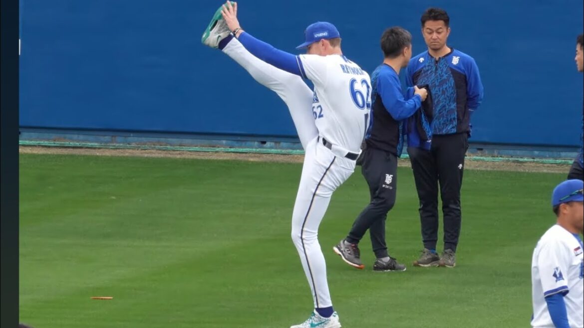 【2026/宜野湾】新加入レイノルズ(203㎝)がデカい！藤浪選手と並ぶと…(2026.2.1)