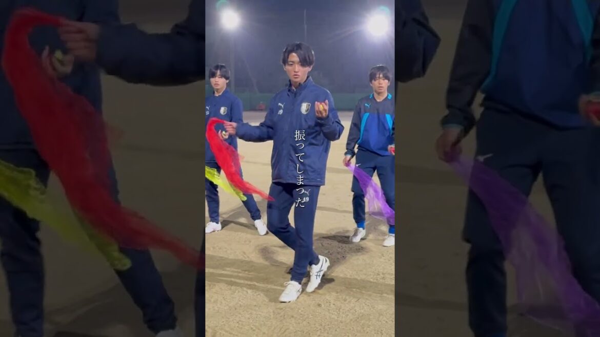 シフォンを振るな。振ってしもた。注意力を鍛える練習が必要。#ノーミングアップ #サッカー #脳みそ鈴木