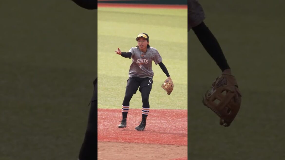 【巨人】女子野球・ジャイアンツ女子の田中美羽選手の守備練習 #プロ野球ニュース #shorts #ジャイアンツ女子