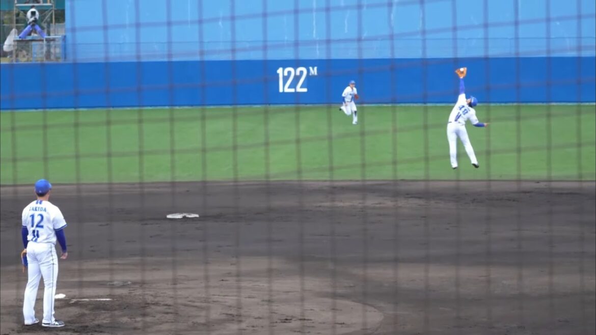 【2026/宜野湾/青白戦】成瀬脩人、超美技！ベイスターズにも忍者が現れる！(2026.2.9）