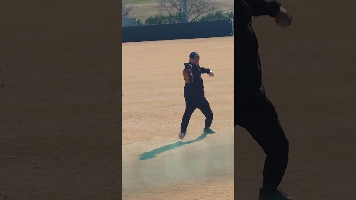 江村将也さん（打撃投手兼広報）宮沢直人さん（ブルペン捕手）キャッチボール 新人合同自主トレ 十三日目 2026.1.25