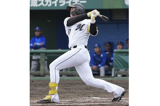 ロッテ・山本、待望の一発　定位置狙い、打力アピール＜プロ野球・沖縄キャンプ＞