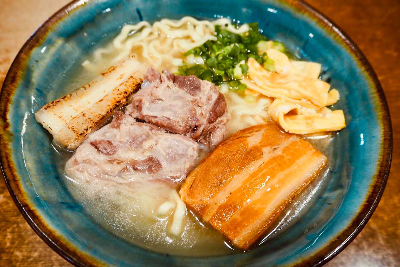 絶品スープと心温まるおもてなしに感動「おきなわそば ヨネハマ」(宜野湾市)