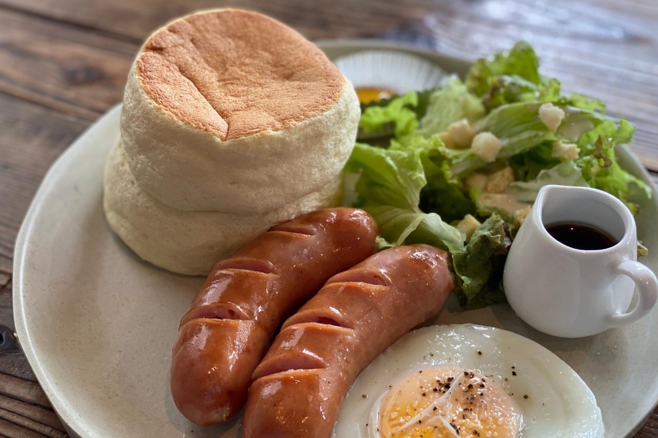 軽い口どけのふわしゅわパンケーキ「カフェロブ」の絶品モーニング（北谷町）