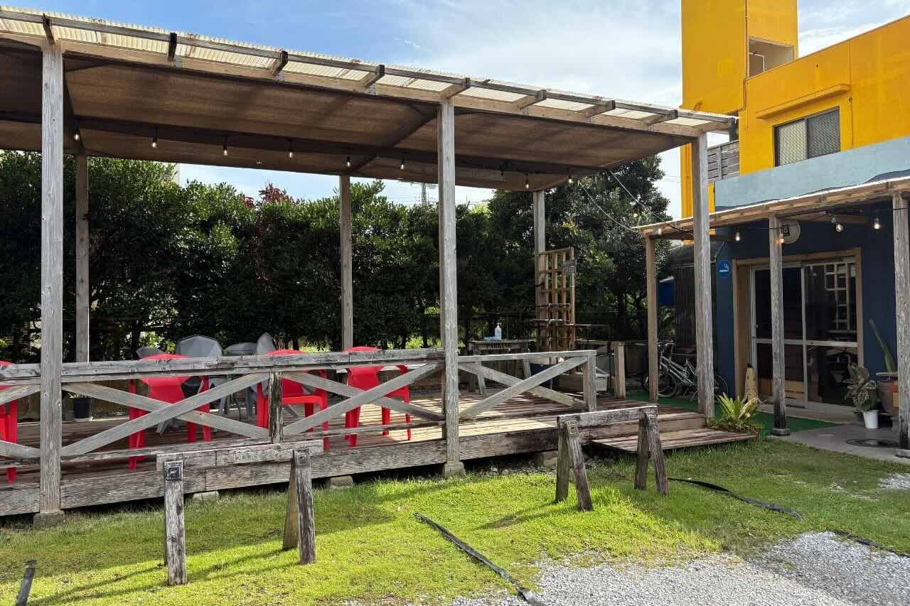 沖縄市泡瀬からはじまる朝7時の幸せコーヒータイム。「BB-Coffee（ビービーコーヒー）」のカフェラテ片手に朝食を（沖縄市）