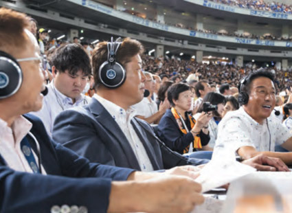 ”レジェンズ”の深い解説を、じっくり楽しみたい（写真は過去の解説の様子）