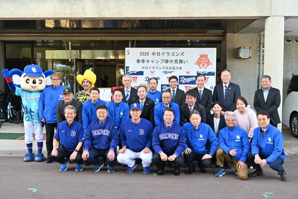 中日のキャンプ　成功向け特産品　支援１９団体、陣中見舞い