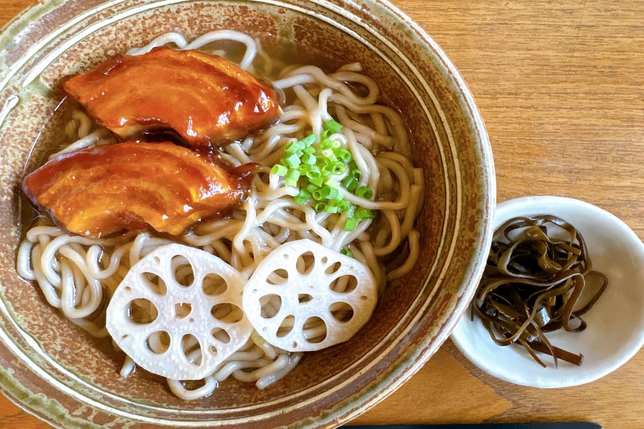 知ってる!?宜野湾市大山の宝・蓮根を使った「NATURAL TONE(ナチュラル トーン)」のヴィーガン蓮根沖縄そば(宜野湾市)