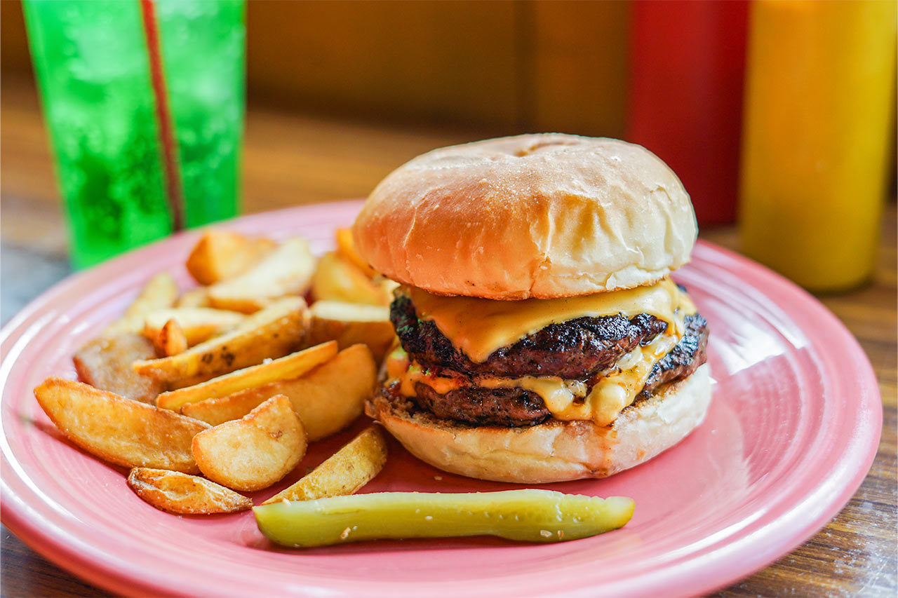 砂辺の名店「GORDIES（ゴーディーズ）」（北谷町）