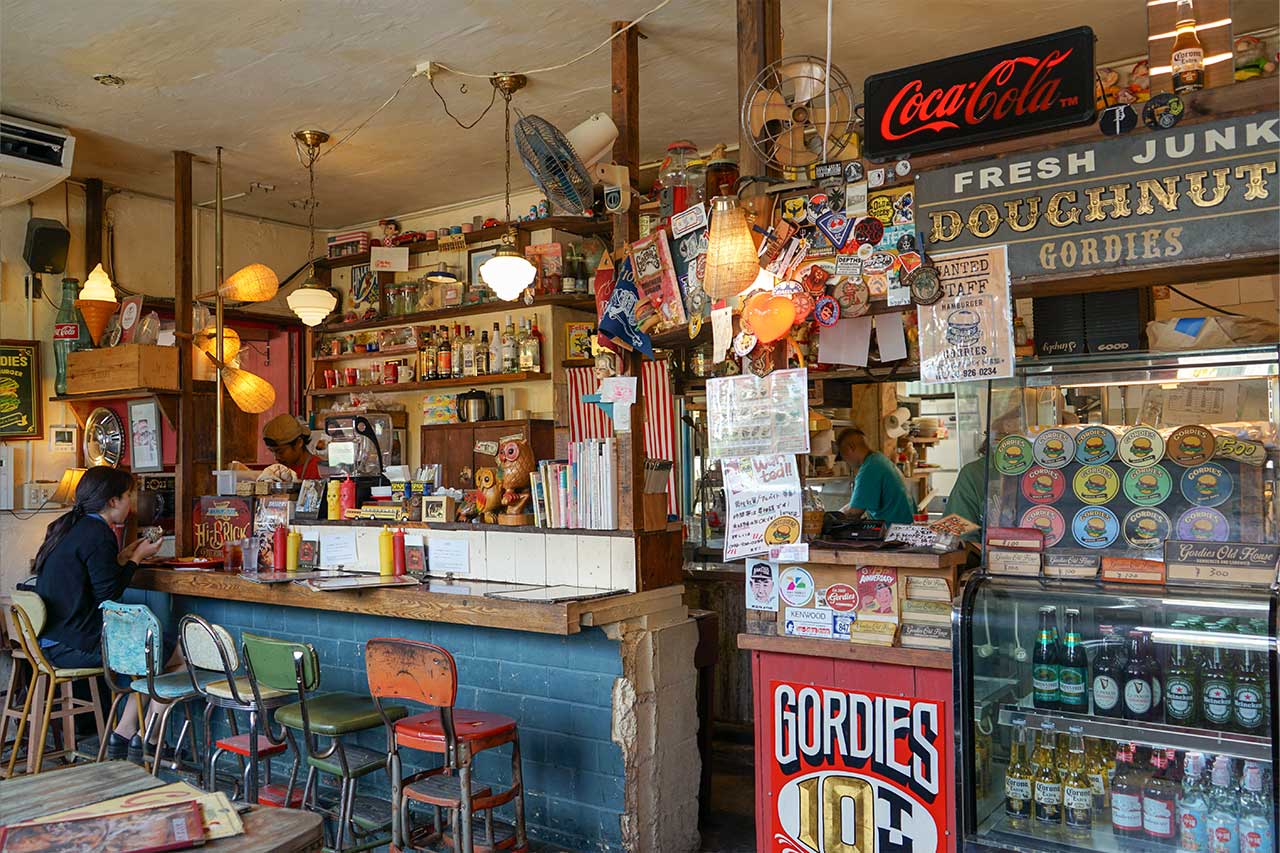 砂辺の名店「GORDIES（ゴーディーズ）」（北谷町）
