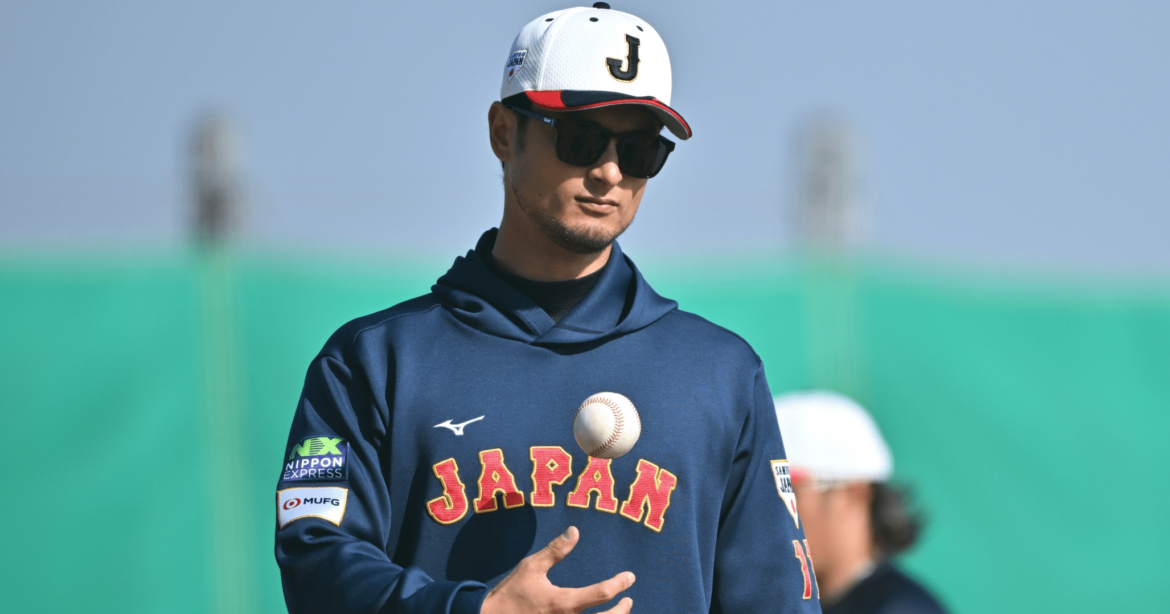 「ダルビッシュ有が10分間マンツーマン指導…広島カープ“無名23歳ピッチャー”は誰？」39歳臨時コーチが自ら話しかけた…現場記者が見た「理想の上司像」 - 侍ジャパン | プロ野球 - Number Web