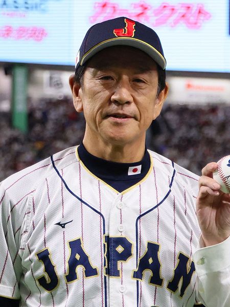 野球日本代表監督の栗山英樹。2023年3月10日、第5回ワールド・ベースボール・クラシックの始球式にて