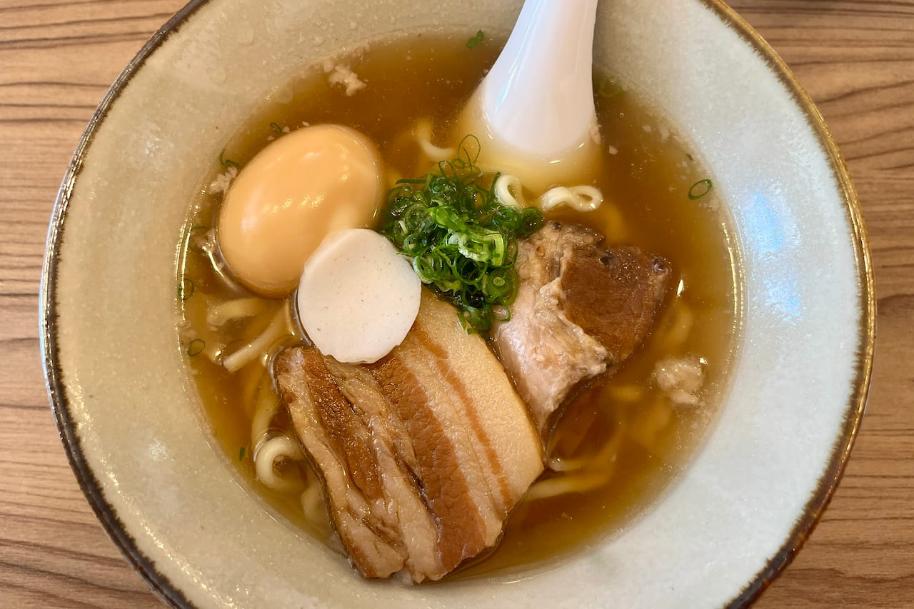 沖縄そば×中華そばの二刀流！「麺人りんどう」で心もお腹も満たされる極上のひとときを（那覇市）