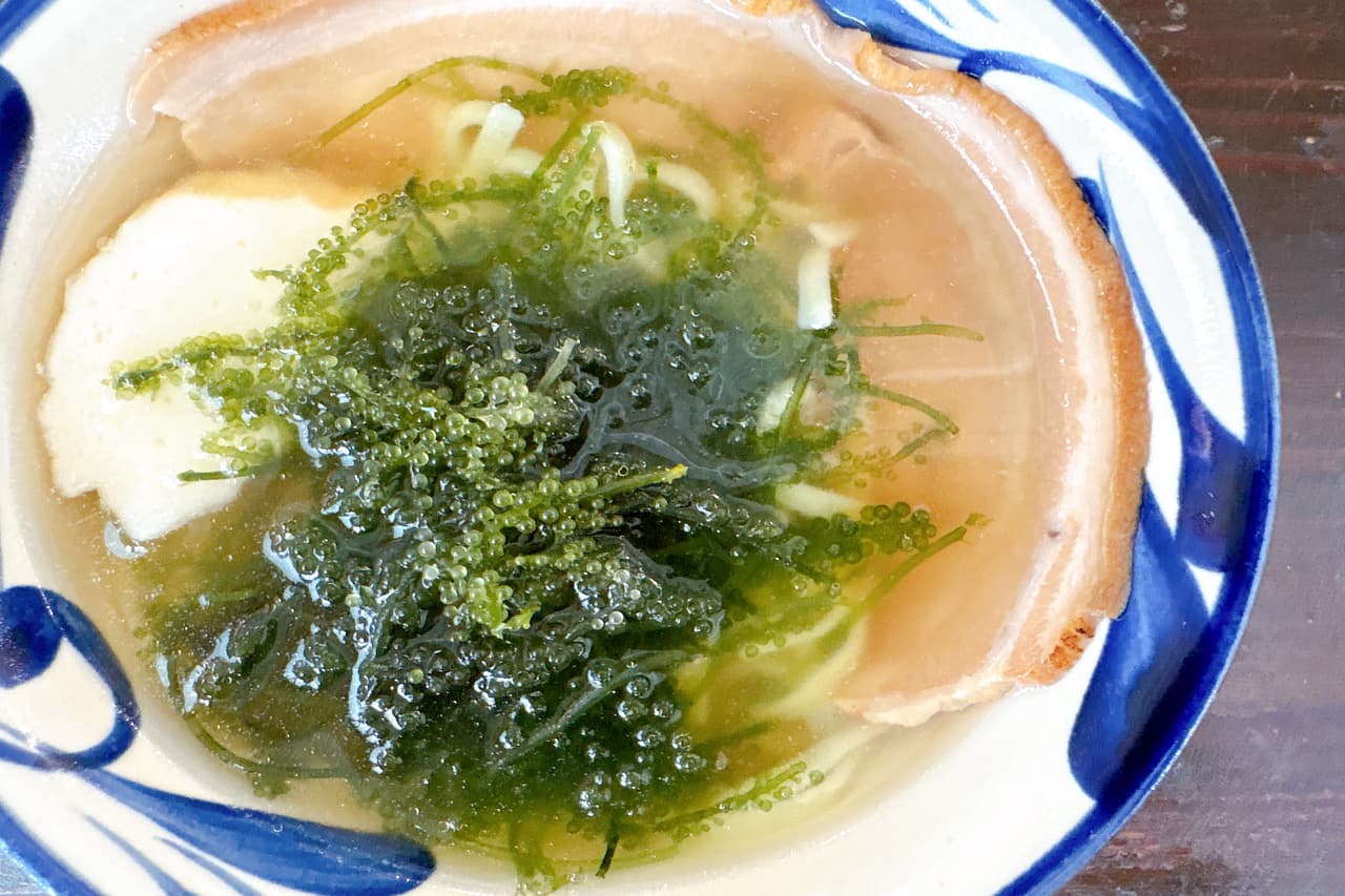 モチぷち食感がたまらない。ヤバ旨!「海ぶどう沖縄そば店ぷちぷち」の海ん道スペシャルそば(糸満市)