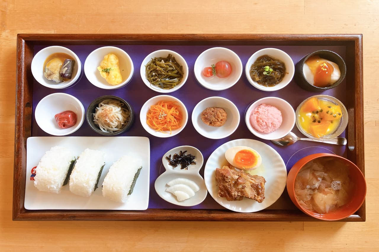 シママース本舗と作る、贅沢あさごはん専門店「シママースとあさごはん」（名護市）