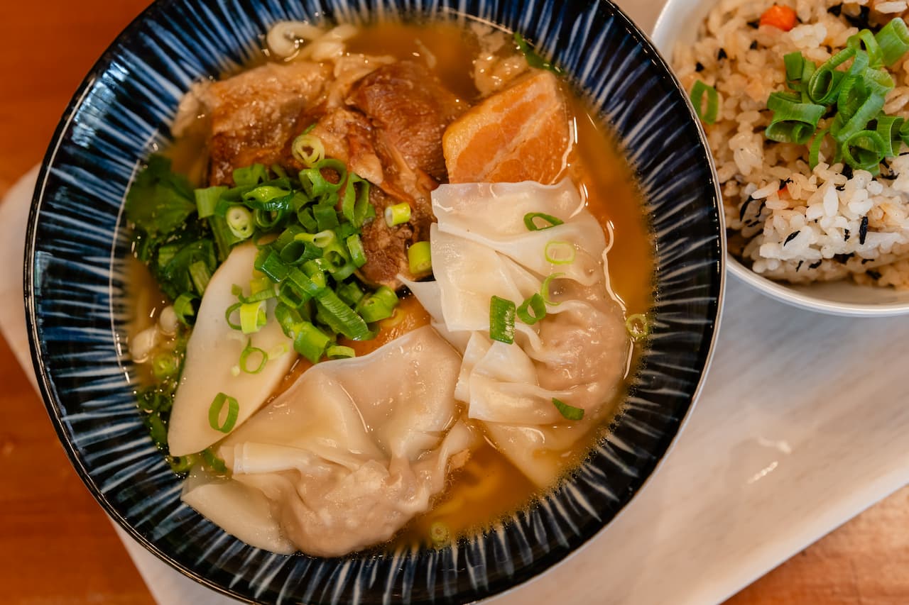 あぐー豚の旨味をじっくり煮出したスープが絶品！古民家沖縄そば屋「すばすば」（名護市）