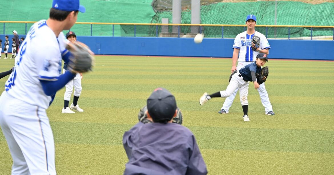 プロ選手の指導に感嘆　嘉手納でＤｅＮＡ野球教室
