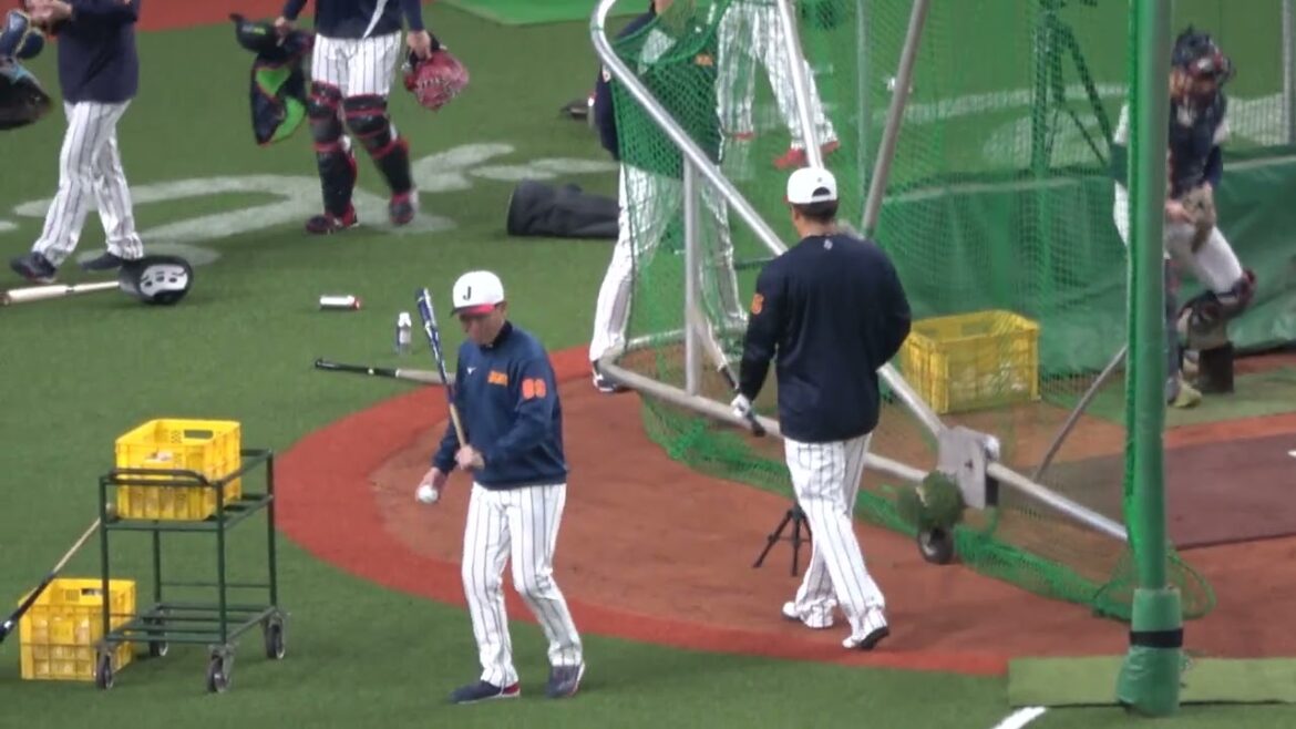 【侍ジャパン】 吉田正尚・村上宗隆・岡本和真が打撃練習をするなかバットを持ってオリックスベンチ裏へ消えて行った【大谷翔平】 強化試合 オリックス戦