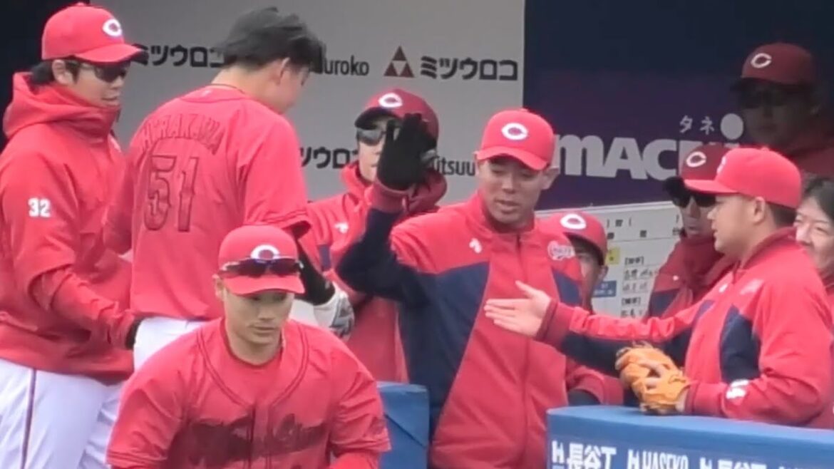 平川蓮のタイムリーを讃えるカープベンチとカープファン！広島カープvs横浜DeNAオープン戦2026年3月10日