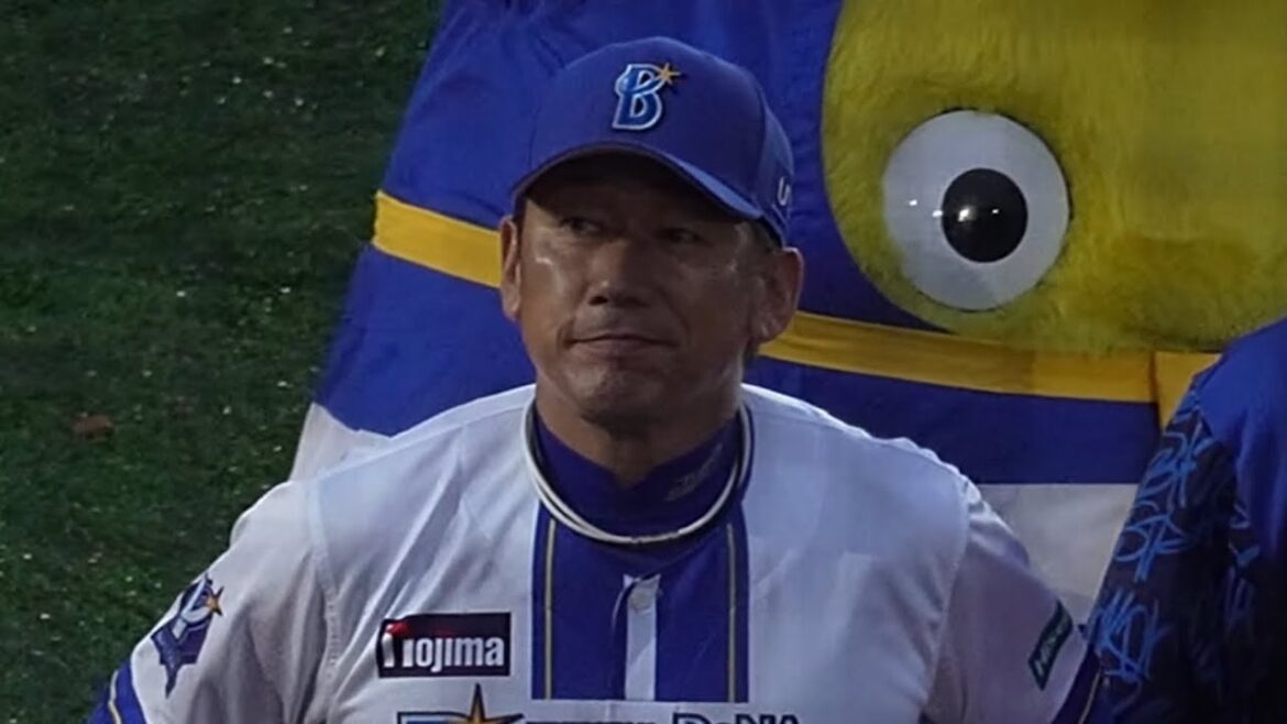 【先勝！/勝利後挨拶】清々しい表情の三浦監督、ニコニコの筒香、イケメン風フォード、森原とキララの手繋ぎ(2025.10.11/横浜スタジアム）