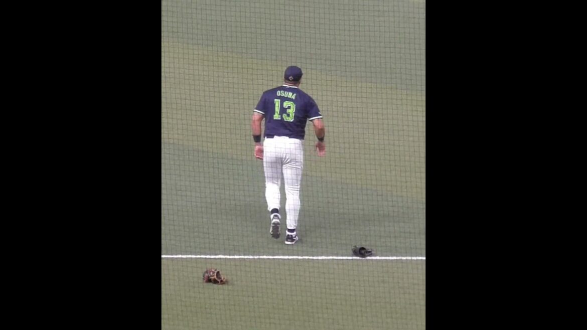 ホセ・オスナ & ドミンゴ・サンタナ　何か始まったみたいだぞ　#東京ヤクルトスワローズ #shorts