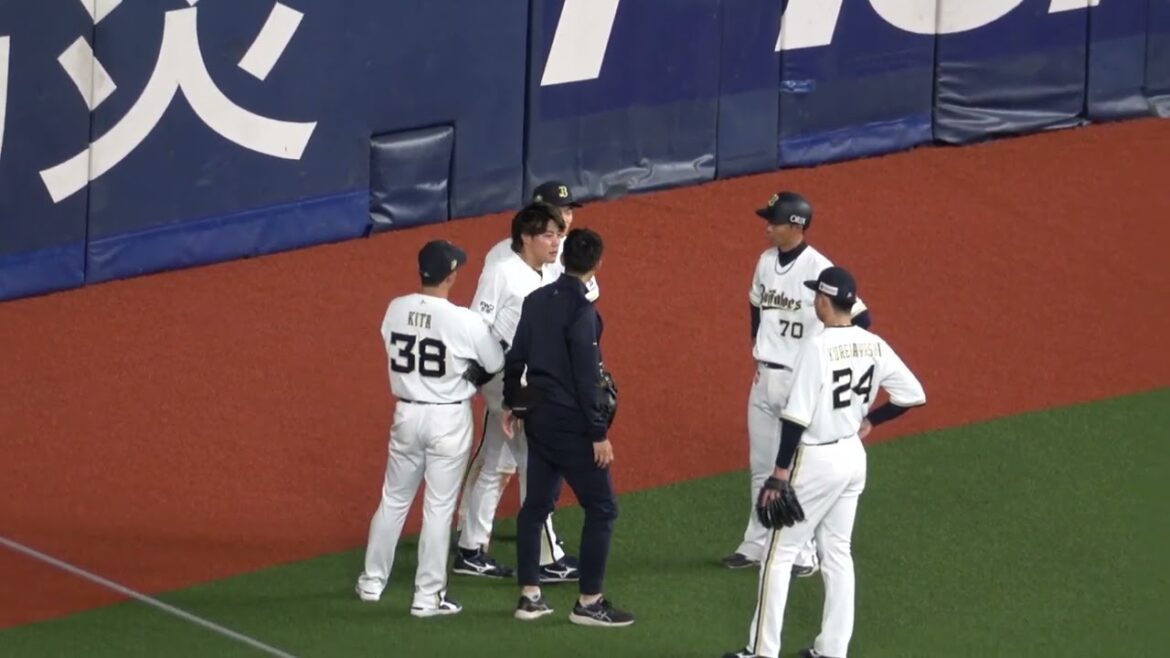 フライを追って交錯…倒れた麦谷に球場騒然となるも、無事で拍手と声援が送られる