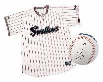 選手サイン入りレプリカユニホーム、サインボール(各1名)