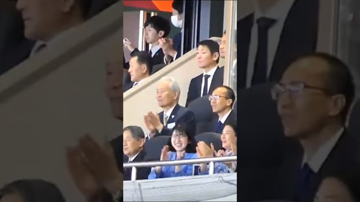 吉田正尚が逆転ホームランを打った時の天皇ご一家　#sports #wbc #天皇陛下 #愛子さま #侍ジャパン #吉田正尚 #shohei #shorts #野球 #プロ野球 #baseball