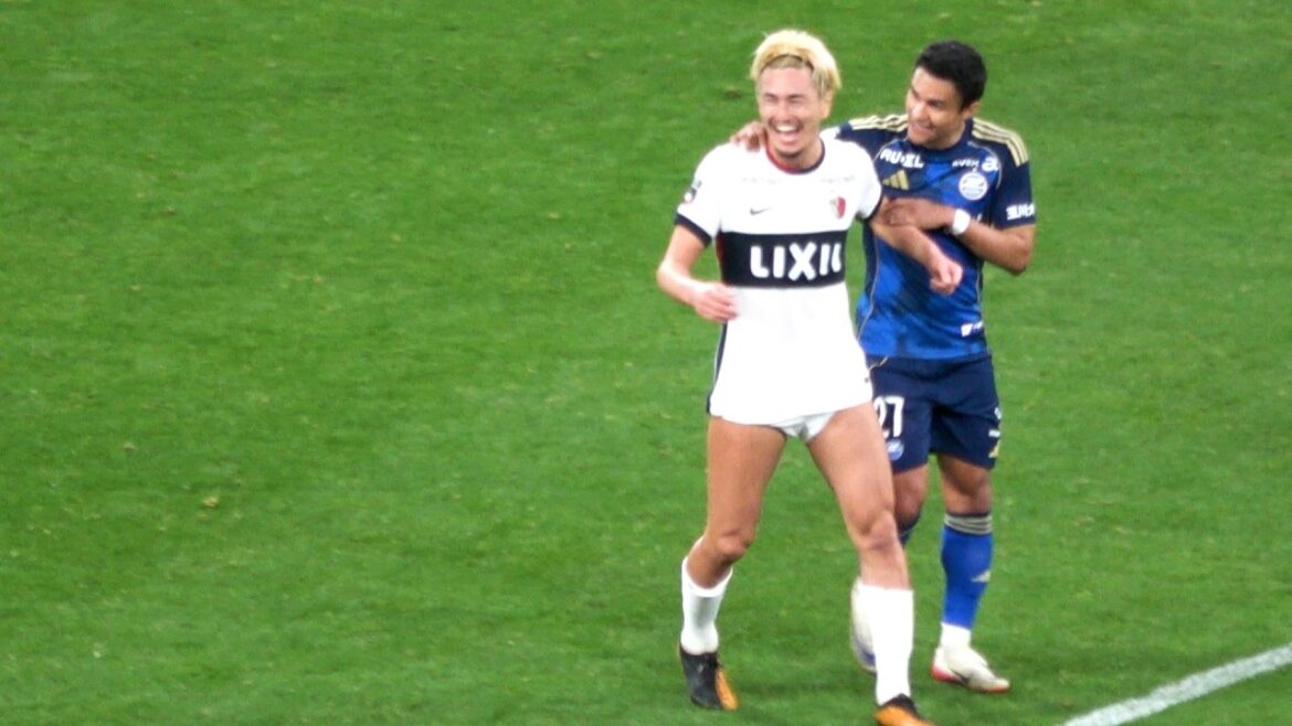 J1特別大会 2026 【FC町田ゼルビア】のエリキとやりあっていた【鹿島アントラーズ】の 鈴木優磨がハーフタイムに話し合い⁉ 現地映像 J1特別大会 2026 【FC町田ゼルビア】のエリキとやりあっていた【鹿島アントラーズ】の 鈴木優磨がハーフタイムに話し合い⁉ 現地映像