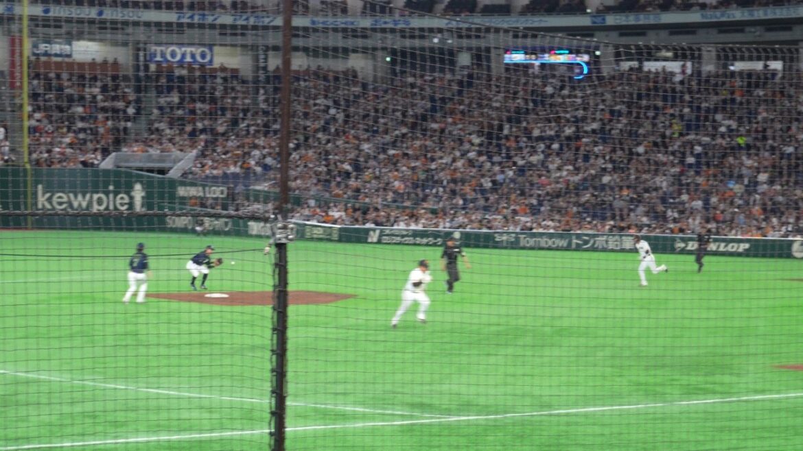 ヤクルト 武岡龍世のトスによる、463のダブルプレー　巨人 vs ヤクルト　オープン戦　2026年3月17日(火)　東京ドーム