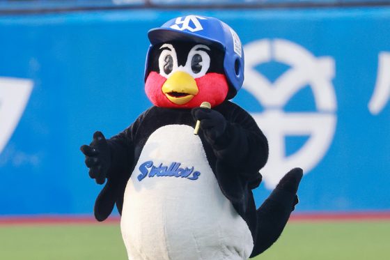 ヤクルト、つば九郎の活動再開を発表 出陣式で”チラ見せ”…31日本拠地開幕戦から本格始動 | Full-Count ヤクルト、つば九郎の活動再開を発表 出陣式で"チラ見せ"…31日本拠地開幕戦から本格始動 | Full-Count