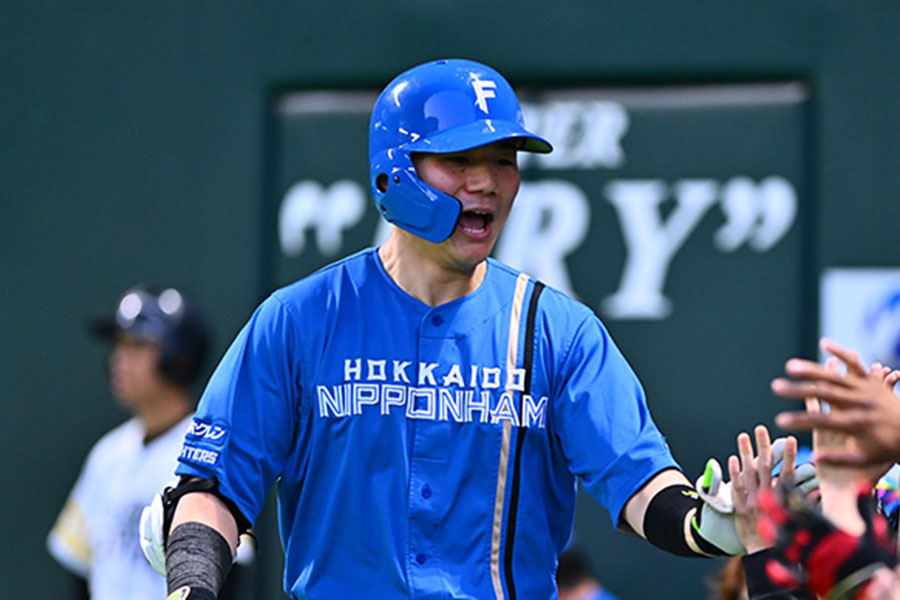 “斬新”限定ユニが「死ぬ程かっこいい」 ファンから切実な願い「ずっと着てほしい」 | Full-Count 日本ハム・清宮幸太郎【写真:古川剛伊】