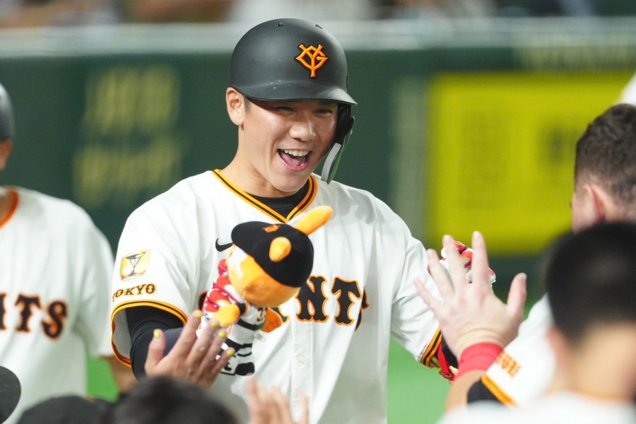 坂本勇人は「神」「開幕サード」 37歳とは思えぬ…弾丸ライナーに熱狂「入るのえぐ」 | Full-Count 巨人・坂本勇人【写真:小林靖】